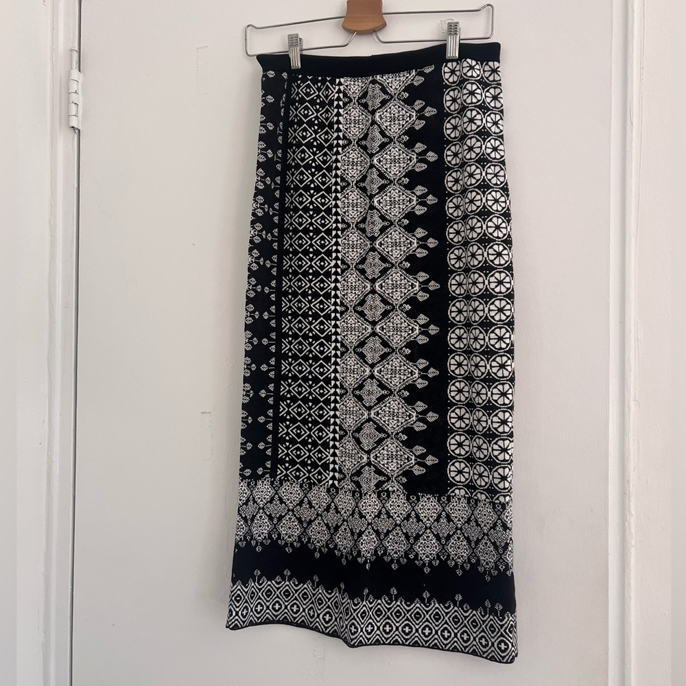 Free People black & white Knit maxi skirt size M
